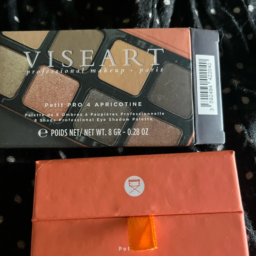 Viseart Apricotine eyeshadow palette with box. Perfect for autumn.